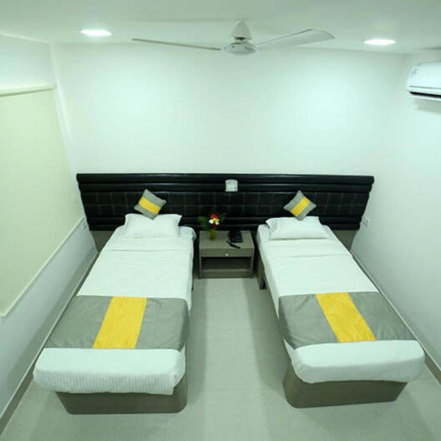 La Riviera Suites Madhapur Hyderabad Eksteriør billede