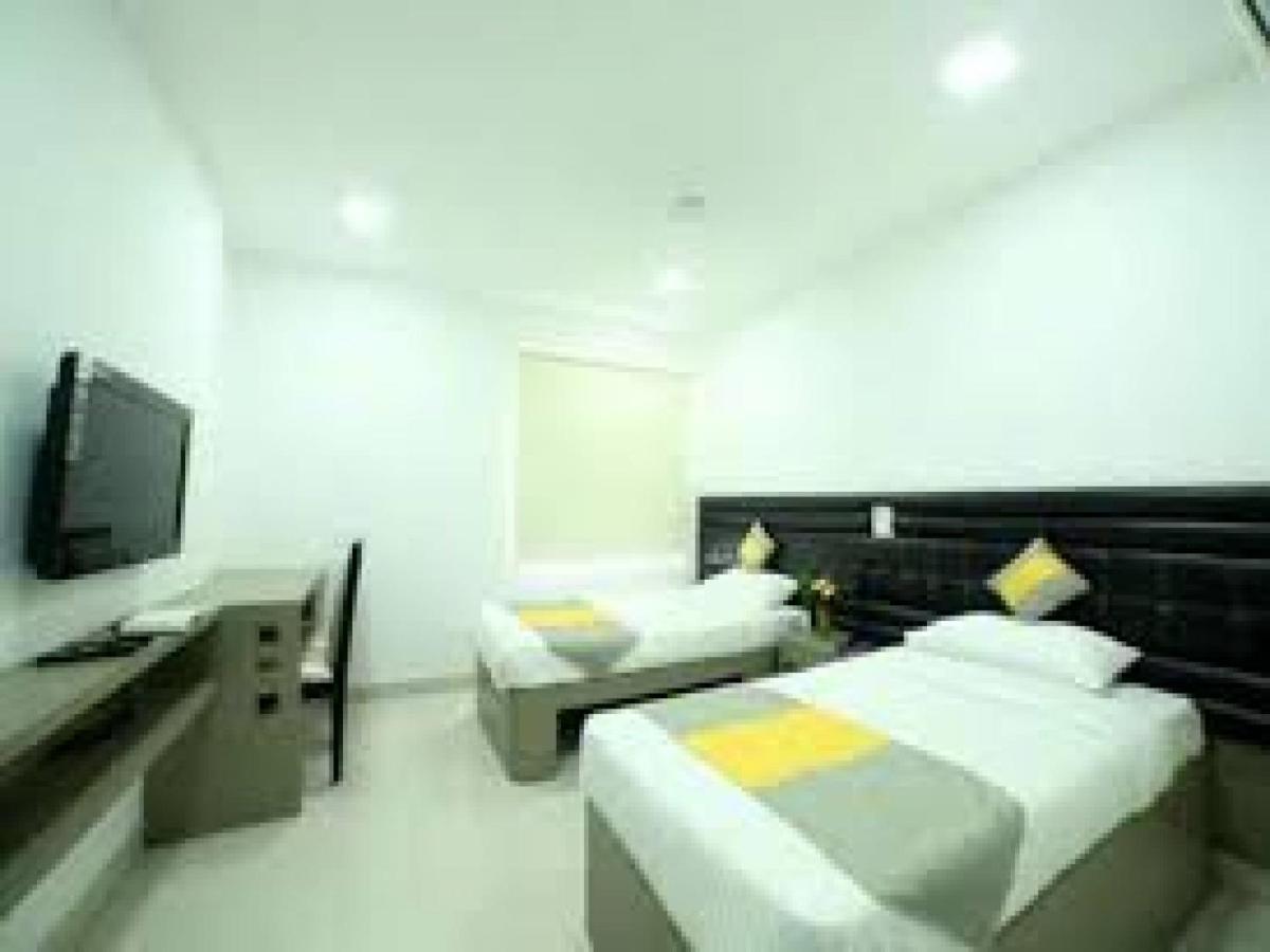 La Riviera Suites Madhapur Hyderabad Eksteriør billede
