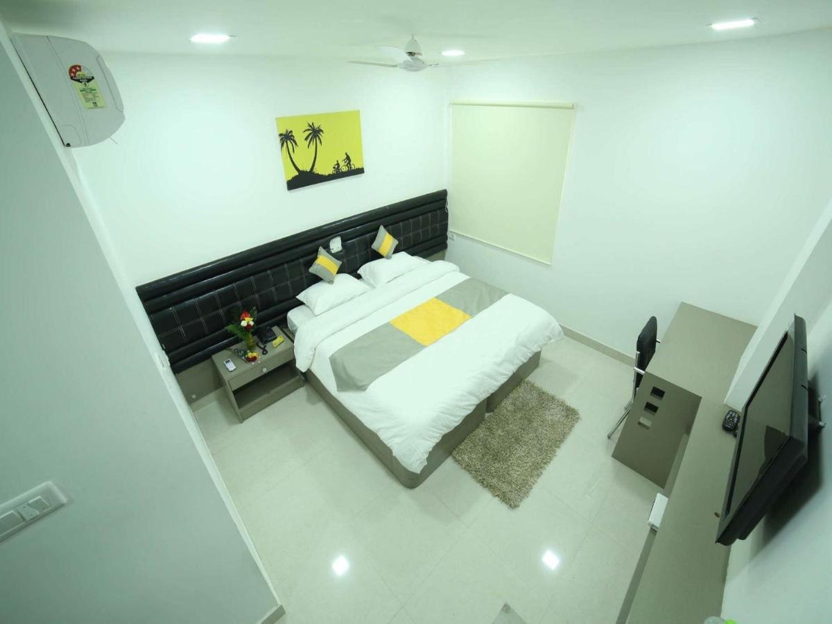 La Riviera Suites Madhapur Hyderabad Eksteriør billede