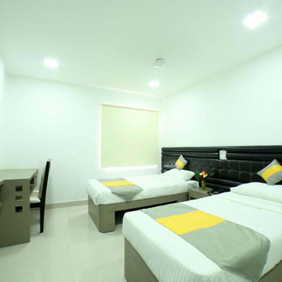 La Riviera Suites Madhapur Hyderabad Eksteriør billede