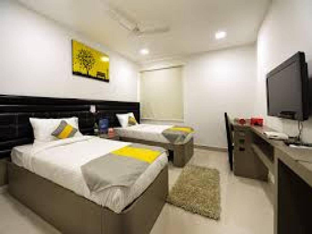 La Riviera Suites Madhapur Hyderabad Eksteriør billede