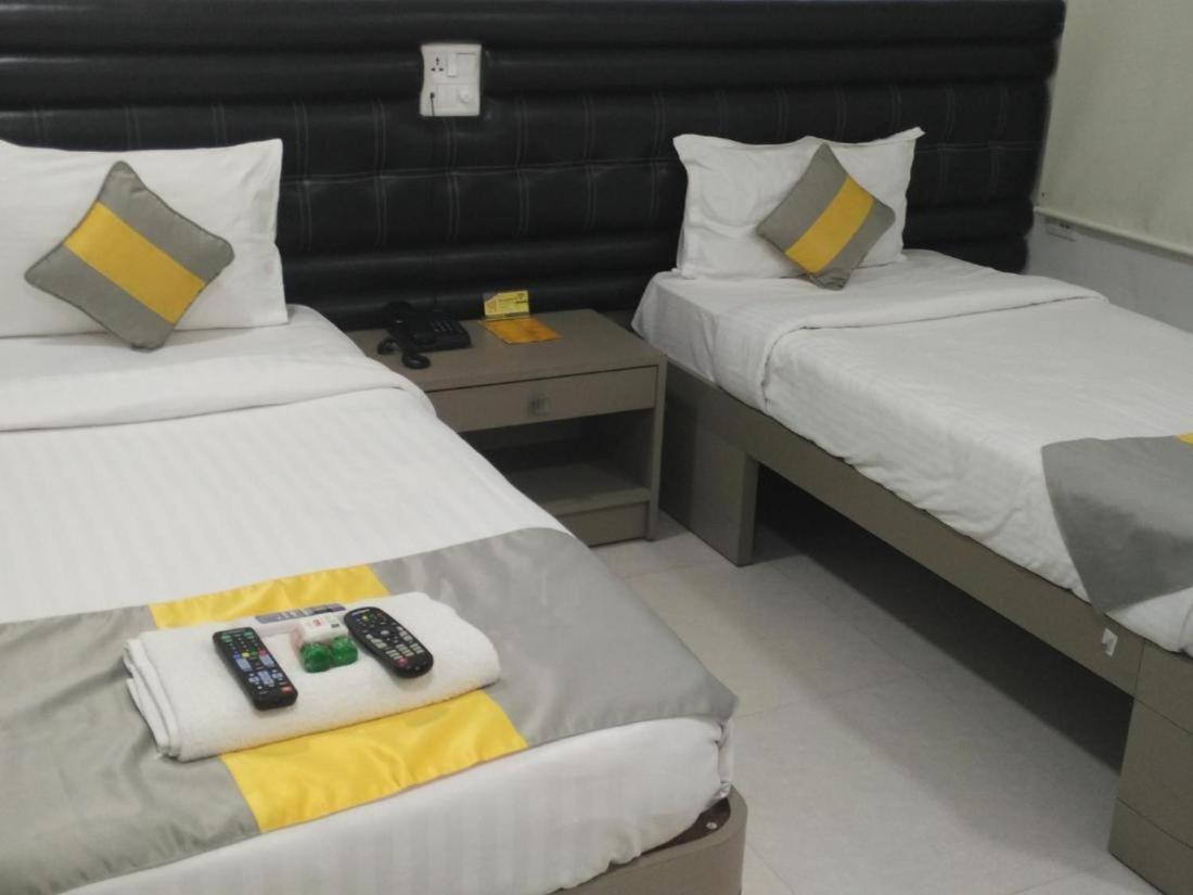 La Riviera Suites Madhapur Hyderabad Eksteriør billede