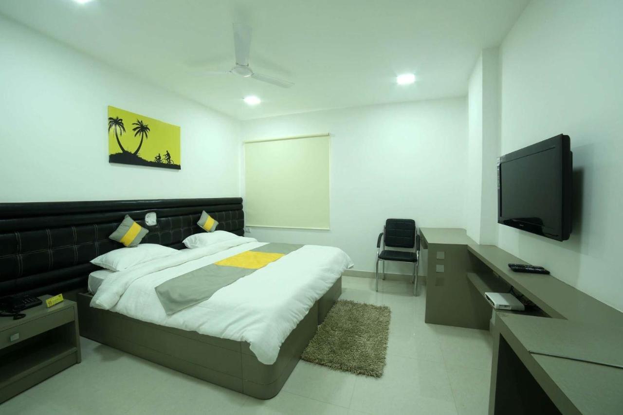 La Riviera Suites Madhapur Hyderabad Eksteriør billede