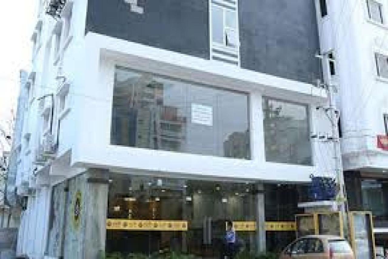 La Riviera Suites Madhapur Hyderabad Eksteriør billede