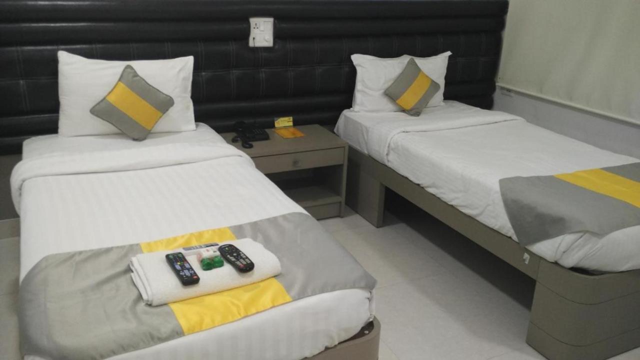 La Riviera Suites Madhapur Hyderabad Eksteriør billede