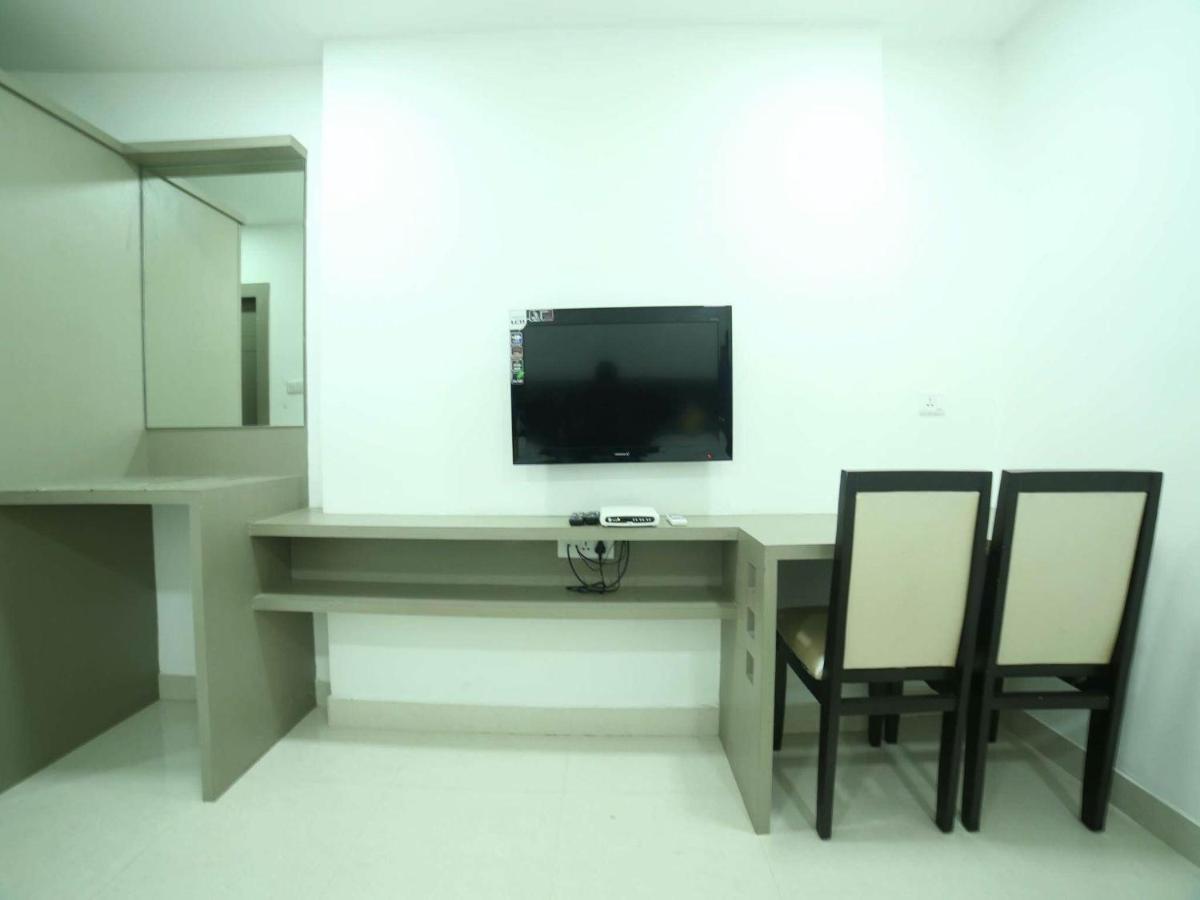 La Riviera Suites Madhapur Hyderabad Eksteriør billede